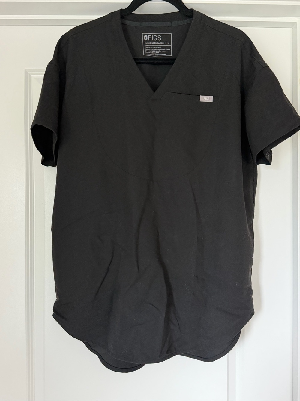 Figs Short Sleeve V-Neck Scrub Tee in Black